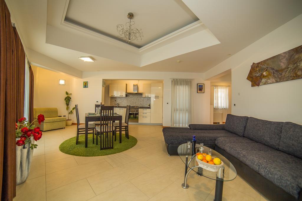 Apartments Milan Makarska Ngoại thất bức ảnh